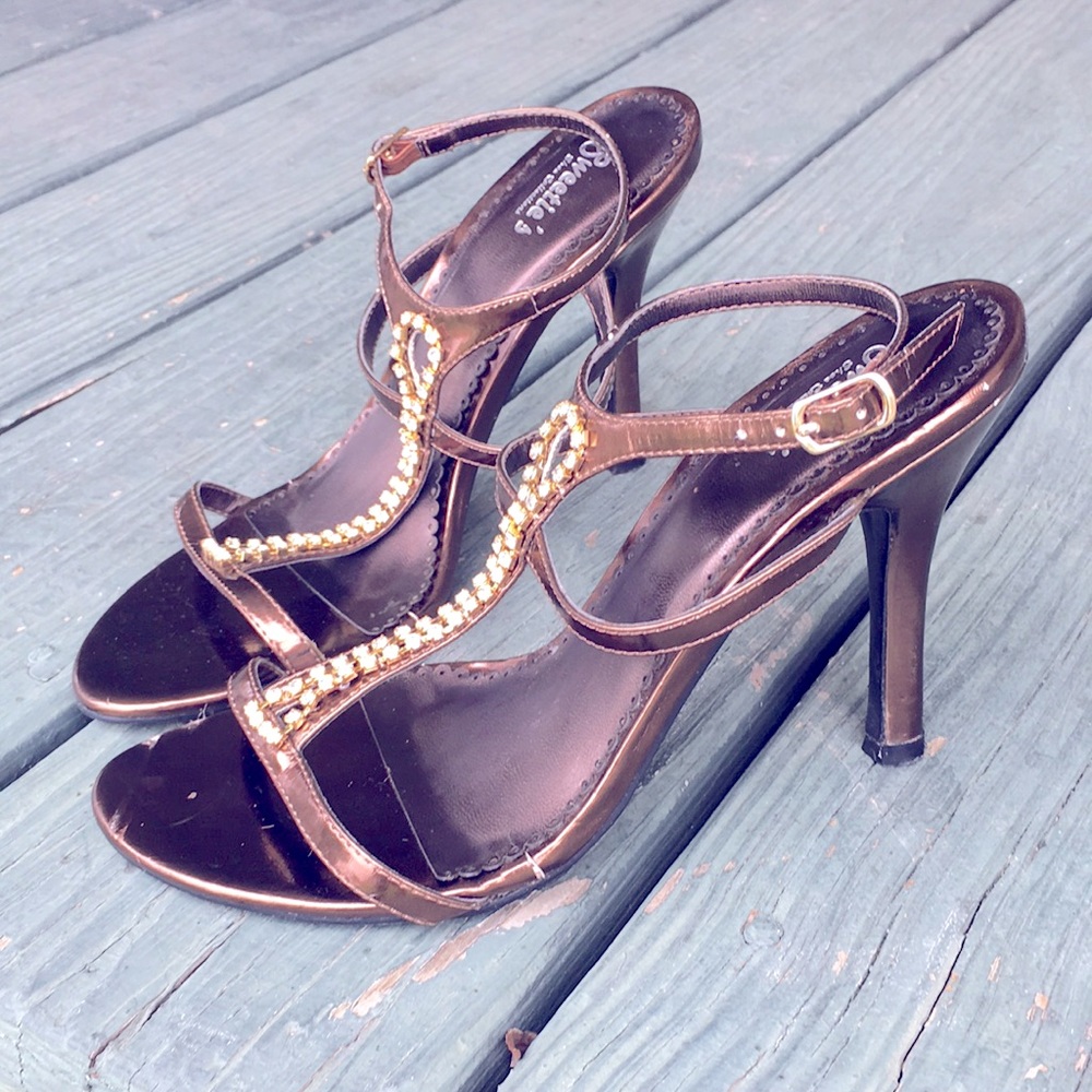 Sweetie’s Shoe Collection. Bronze. 5 1/2 - Picture 2 of 2